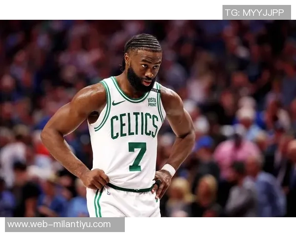 杰伦布朗分享全队胜利喜悦强调持续学习与进步的重要性