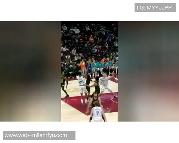 新秀卡尔克布伦纳半场表现抢眼2中2斩获8分3篮板1抢断1盖帽